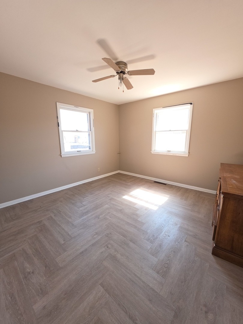 65 North Aldine Street, Unit 2 Elgin, IL 60123 - Photo 3 of 5