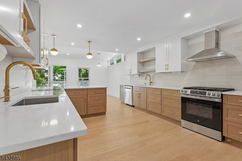 215 Exeter Way Hillside, NJ 07205 - Photo 7 of 34