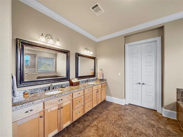 a spacious bathroom with 2 sink and a mirror