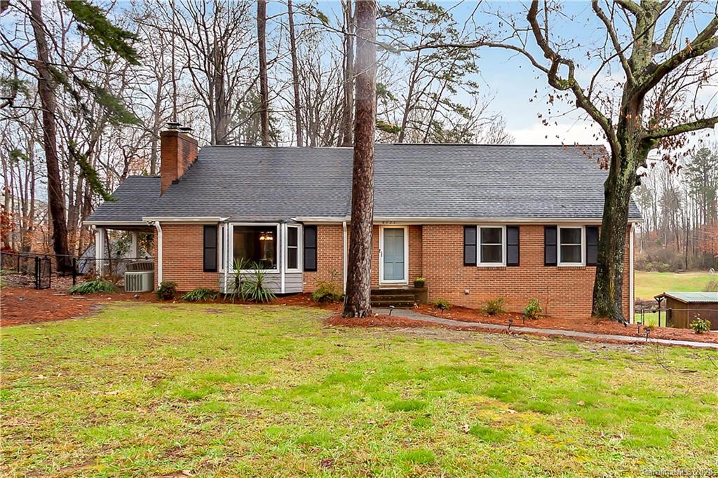 8121 Larkhaven Road Charlotte, NC 28216 - Photo 1 of 30 Gallery Image 1