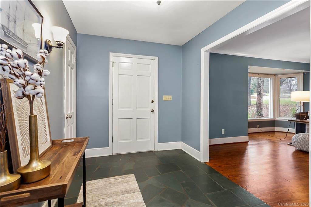 8121 Larkhaven Road Charlotte, NC 28216 - Photo 4 of 30 Gallery Image 4