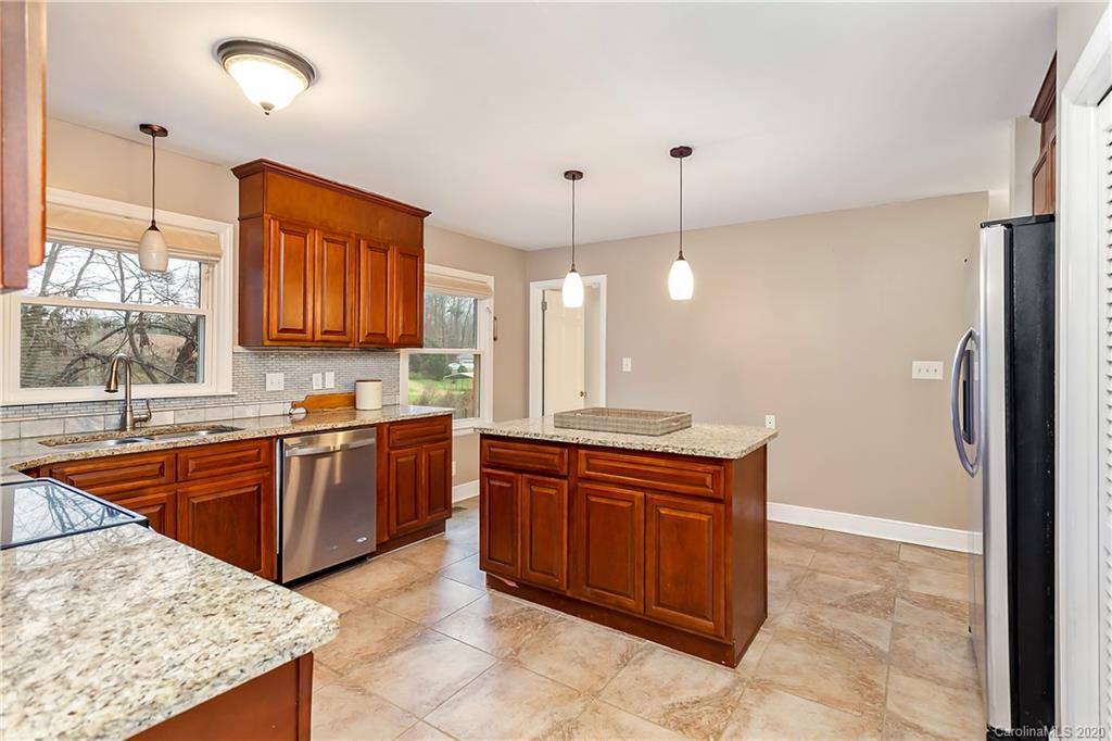 8121 Larkhaven Road Charlotte, NC 28216 - Photo 5 of 30 Gallery Image 5