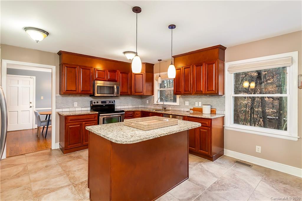 8121 Larkhaven Road Charlotte, NC 28216 - Photo 7 of 30 Gallery Image 7