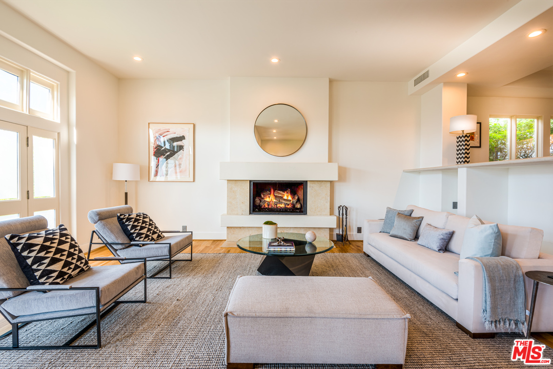 3807 Vía Dolce Marina del Rey, CA 90292 - Photo 11 of 37