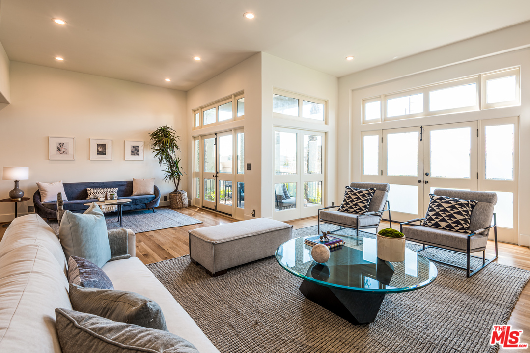 3807 Vía Dolce Marina del Rey, CA 90292 - Photo 12 of 37