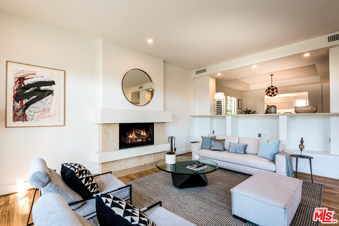 3807 Vía Dolce Marina del Rey, CA 90292 - Photo 13 of 37