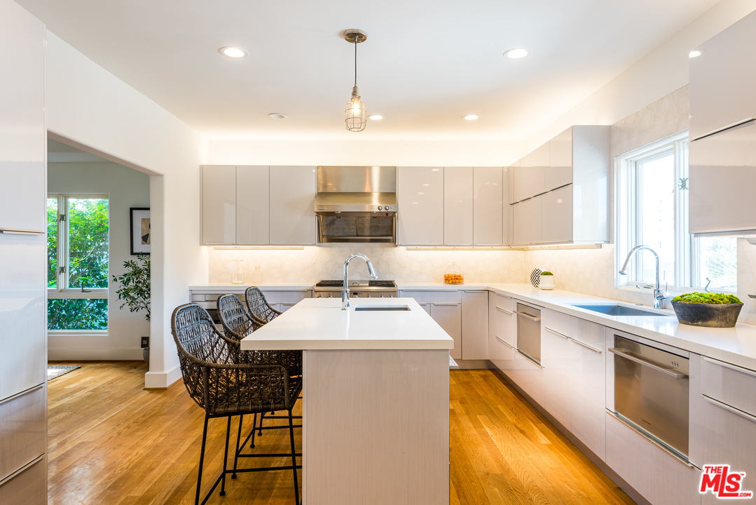 3807 Vía Dolce Marina del Rey, CA 90292 - Photo 19 of 37