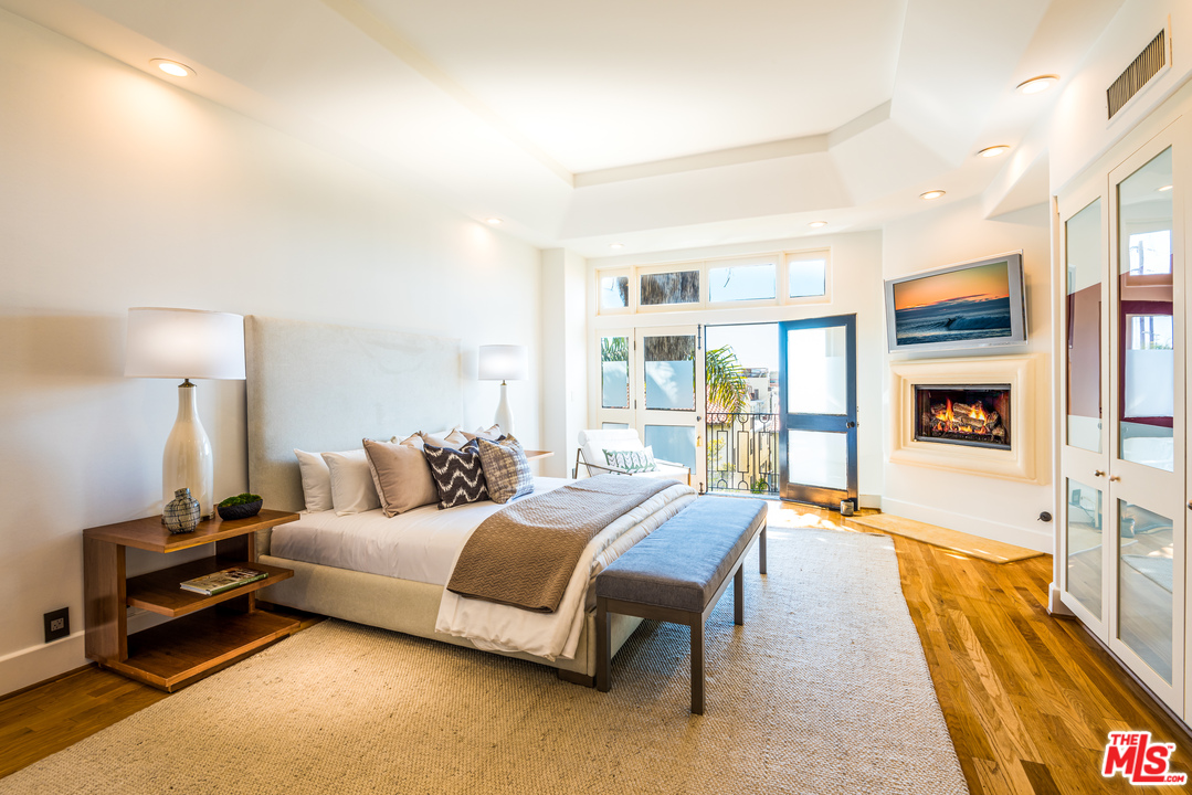 3807 Vía Dolce Marina del Rey, CA 90292 - Photo 21 of 37