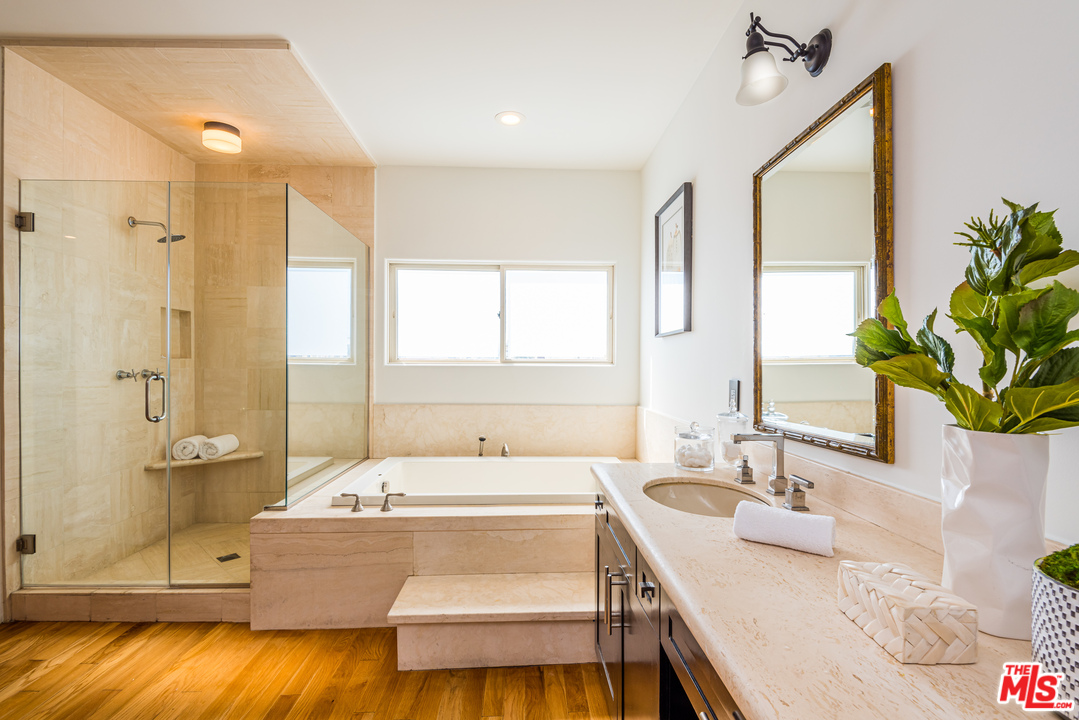 3807 Vía Dolce Marina del Rey, CA 90292 - Photo 22 of 37