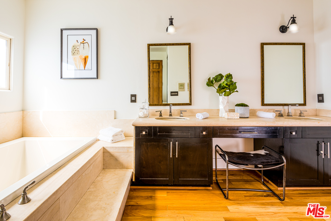 3807 Vía Dolce Marina del Rey, CA 90292 - Photo 23 of 37