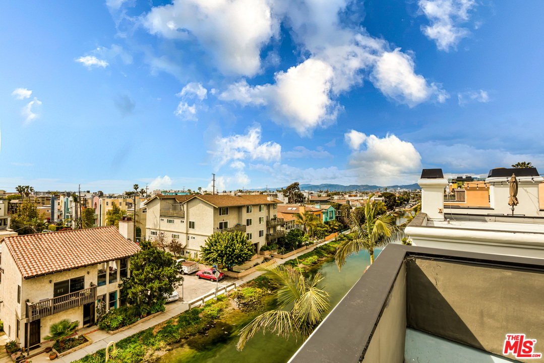 3807 Vía Dolce Marina del Rey, CA 90292 - Photo 29 of 37