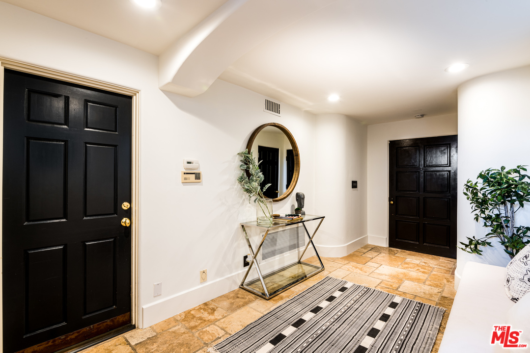 3807 Vía Dolce Marina del Rey, CA 90292 - Photo 4 of 37