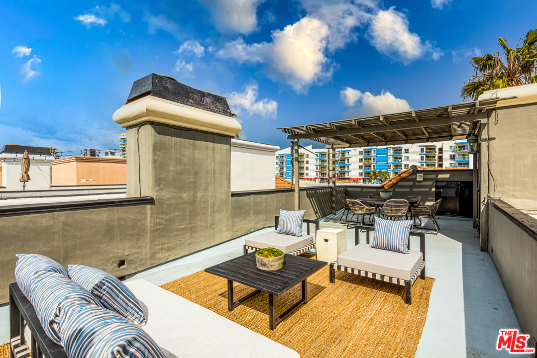 3807 Vía Dolce Marina del Rey, CA 90292 - Photo 31 of 37