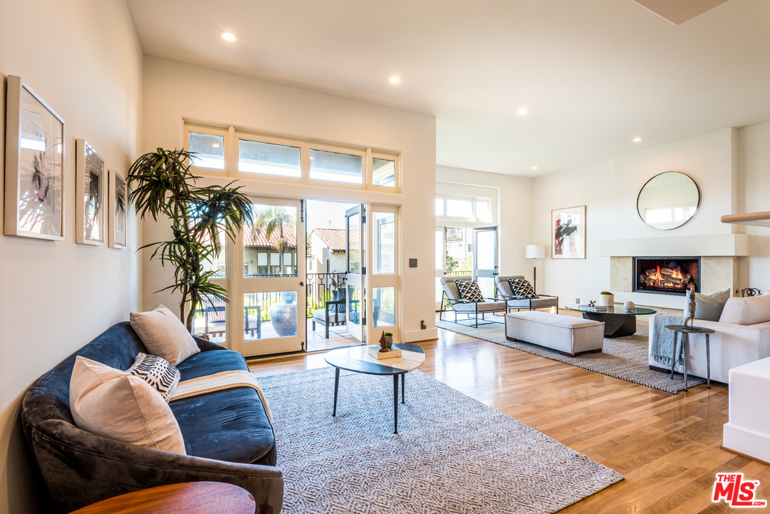 3807 Vía Dolce Marina del Rey, CA 90292 - Photo 9 of 37