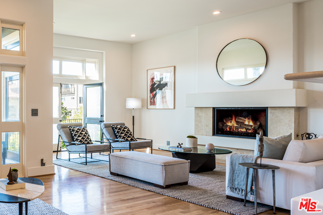 3807 Vía Dolce Marina del Rey, CA 90292 - Photo 10 of 37