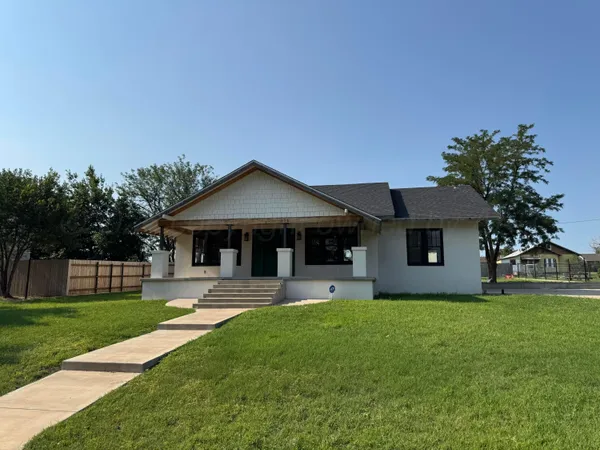 $250,000 | 906 East Cheyenne Avenue, Canadian, TX 79014