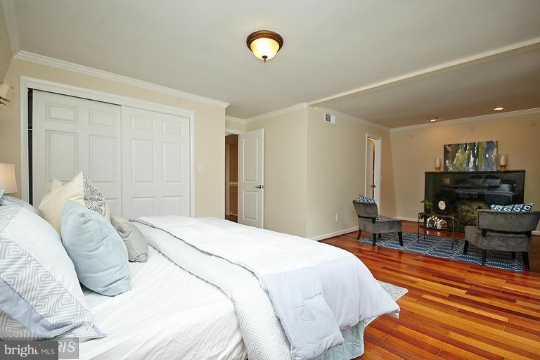 11202 Wedge Drive Reston, VA 20190 - Photo 11 of 27 Bedroom (Master)