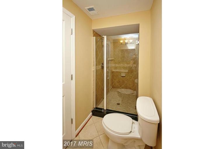11202 Wedge Drive Reston, VA 20190 - Photo 14 of 27 Bath (Master)
