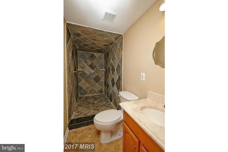 11202 Wedge Drive Reston, VA 20190 - Photo 22 of 27 Bath