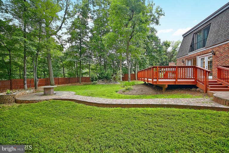 11202 Wedge Drive Reston, VA 20190 - Photo 25 of 27 Exterior (Rear)