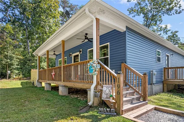 $322,500 | 196 8th Avenue, New London, NC 28127