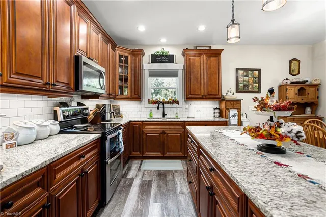 $322,500 | 196 8th Avenue, New London, NC 28127