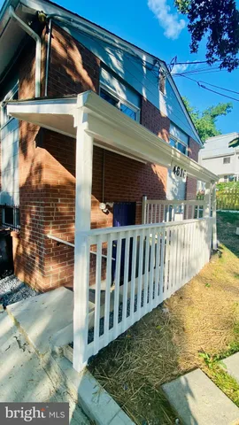 a view of a small yard