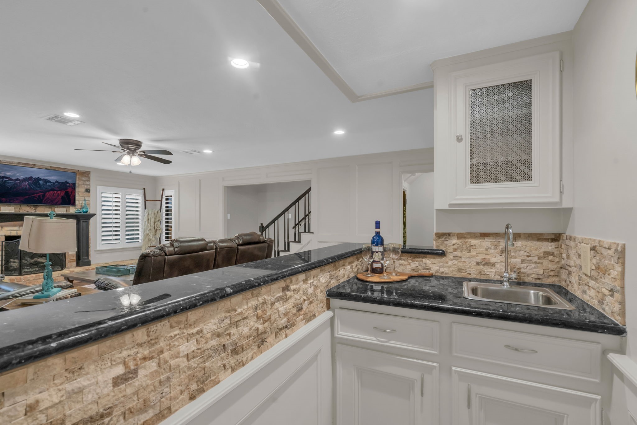 6514 Larkmount Drive Spring, TX 77389 - Photo 14 of 41 Built in wet bar