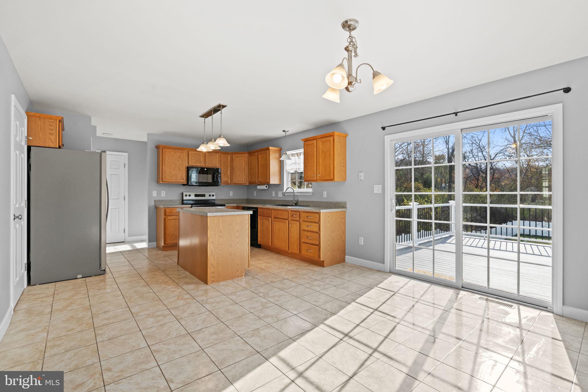 1014 Daisy Drive Temple, PA 19560 - Photo 15 of 83 Kitchen