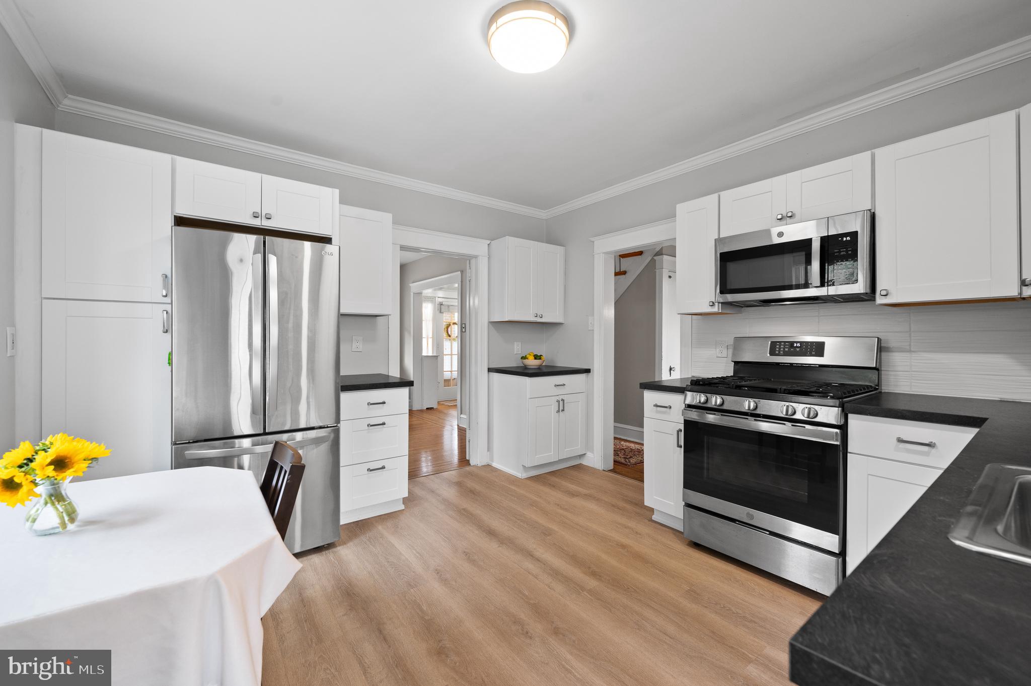 203 Dorset Road Devon, PA 19333 - Photo 6 of 27 Recently Renovated Eat-In Kitchen