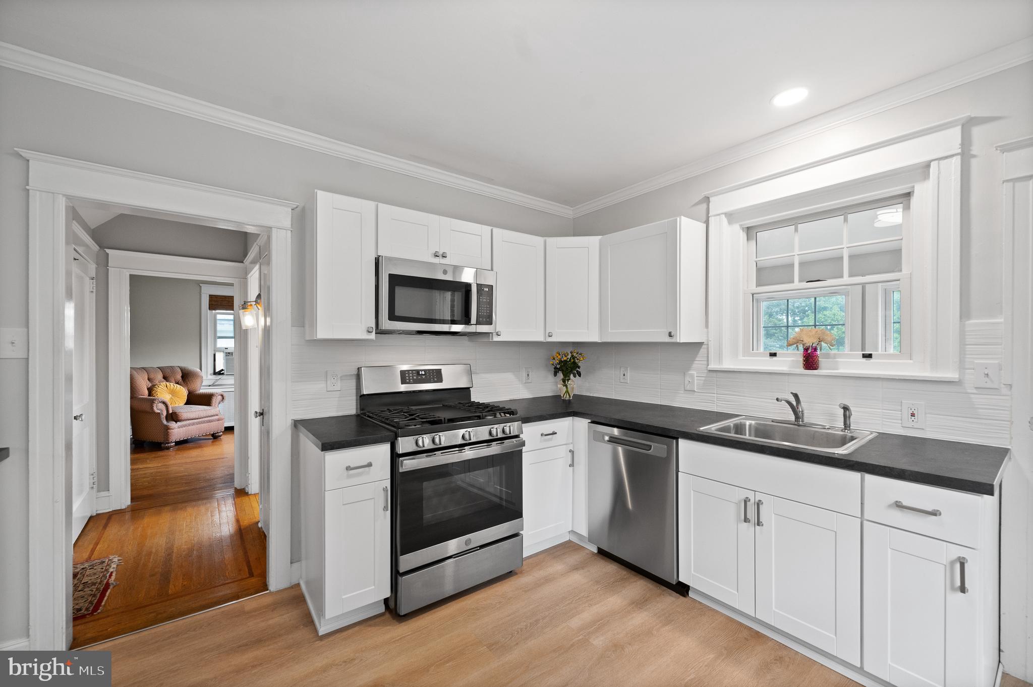 203 Dorset Road Devon, PA 19333 - Photo 7 of 27 White Cabinetry, Dark Counters & SS Appliances