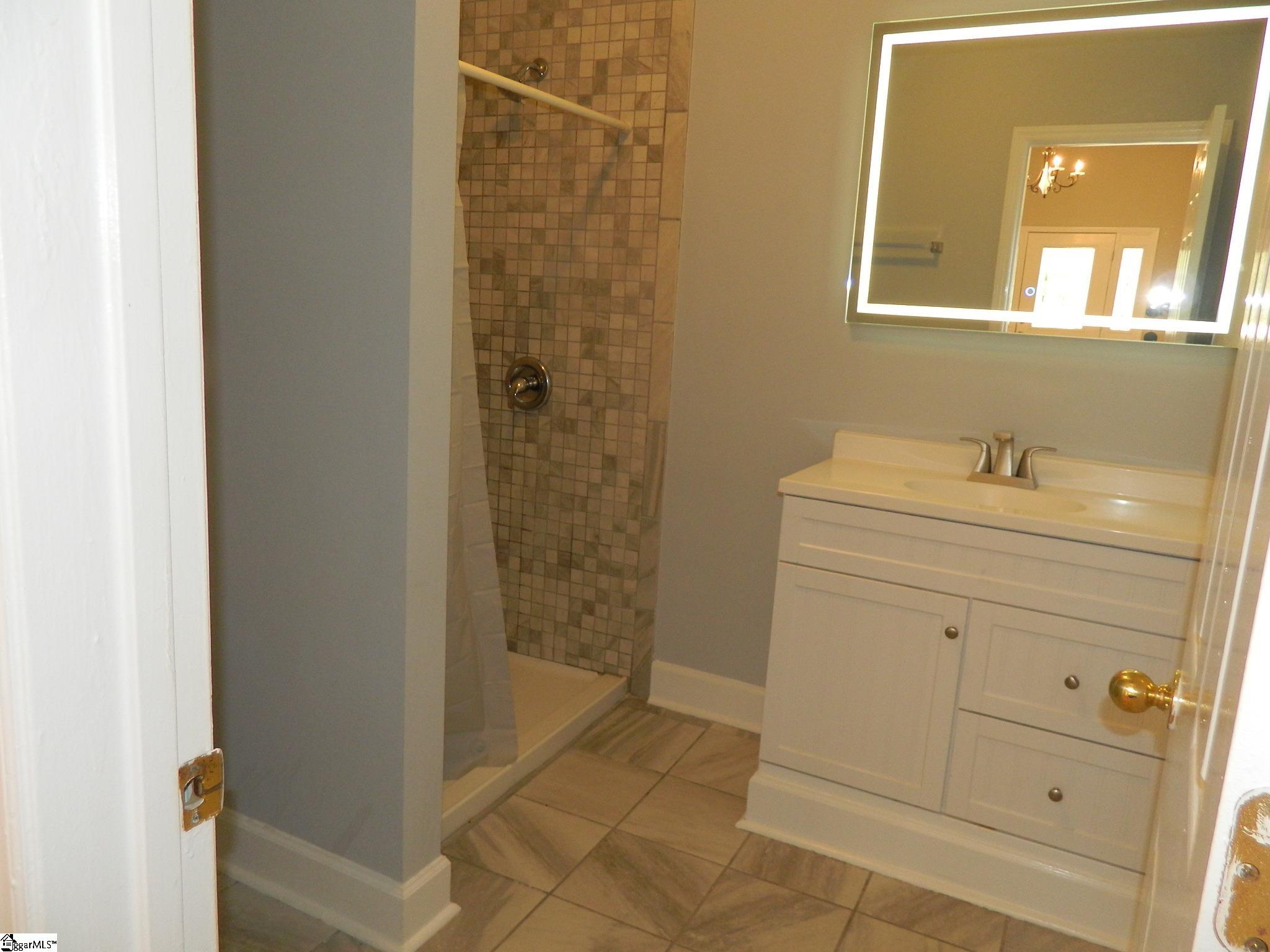 909 Brown Road Anderson, SC 29621 - Photo 16 of 35