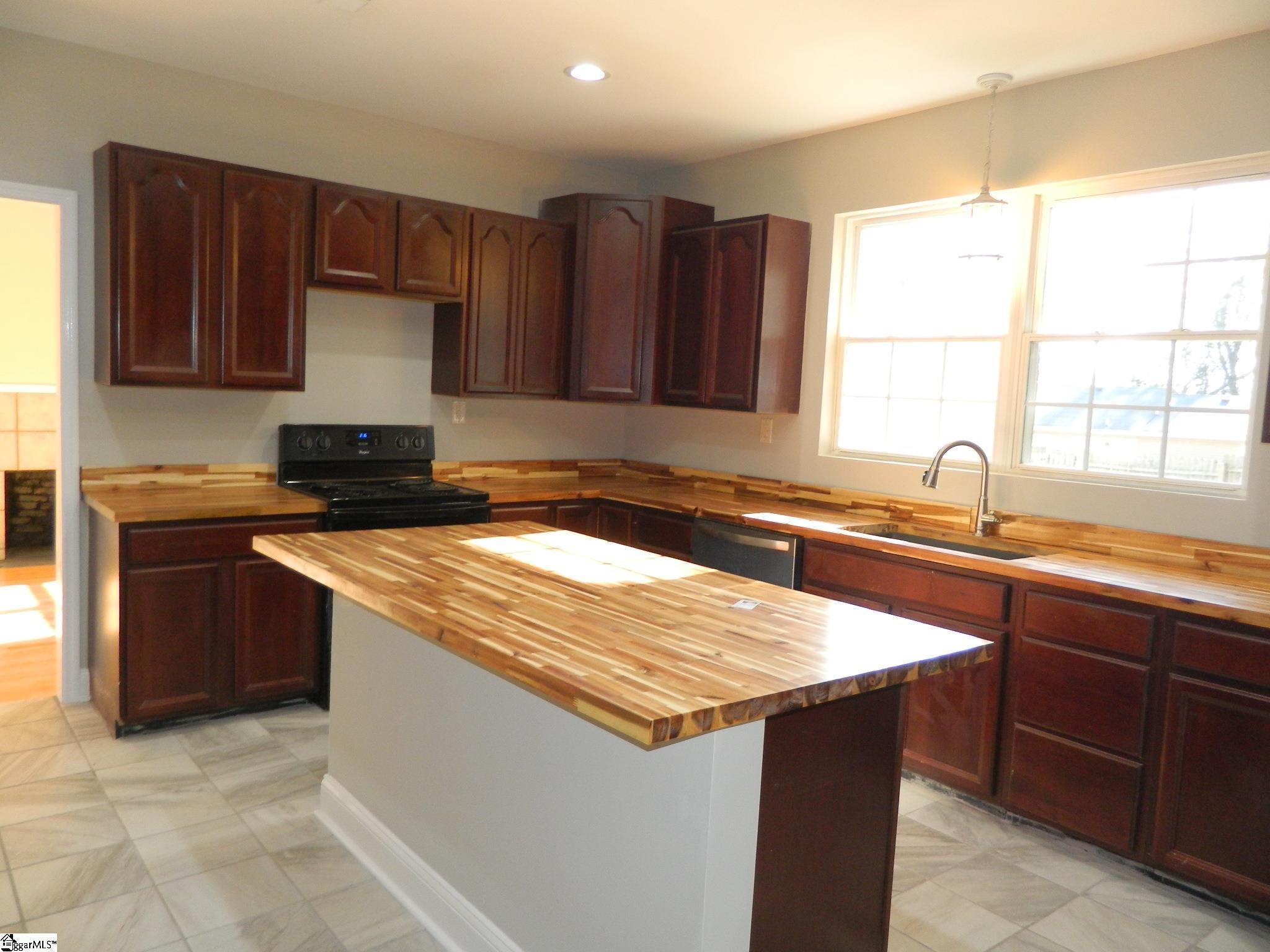 909 Brown Road Anderson, SC 29621 - Photo 19 of 35