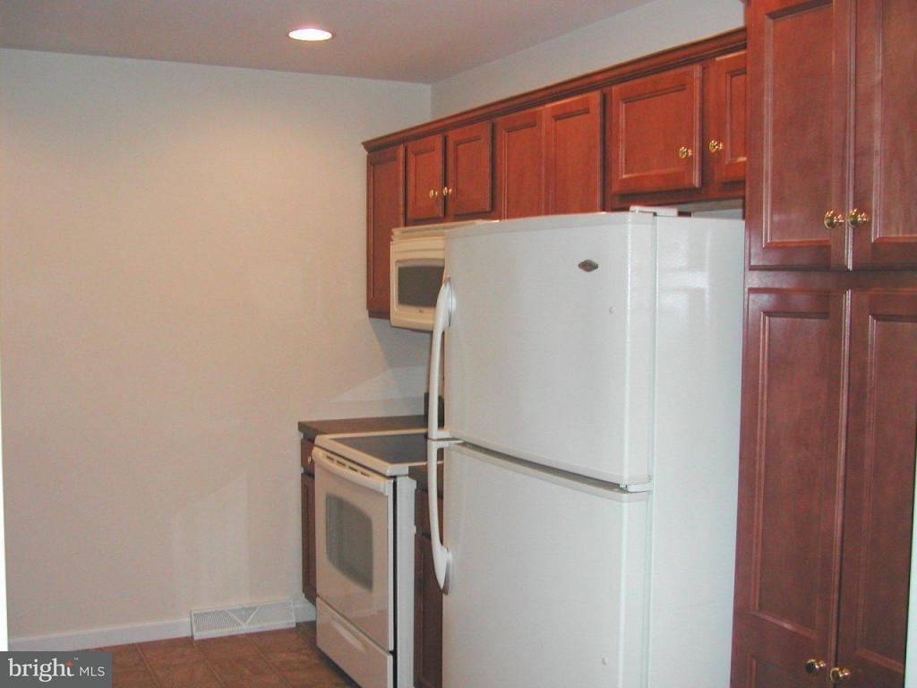 671 Wallingford Road Lititz, PA 17543 - Photo 5 of 9