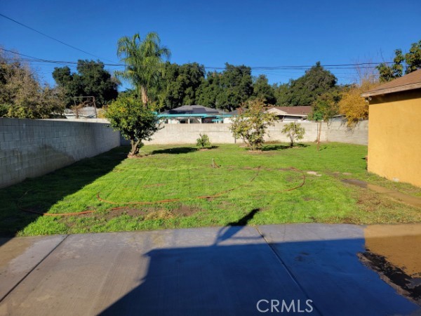 1434 West 16th Street San Bernardino, CA 92411 - Photo 2 of 2 a view of a garden with a lake