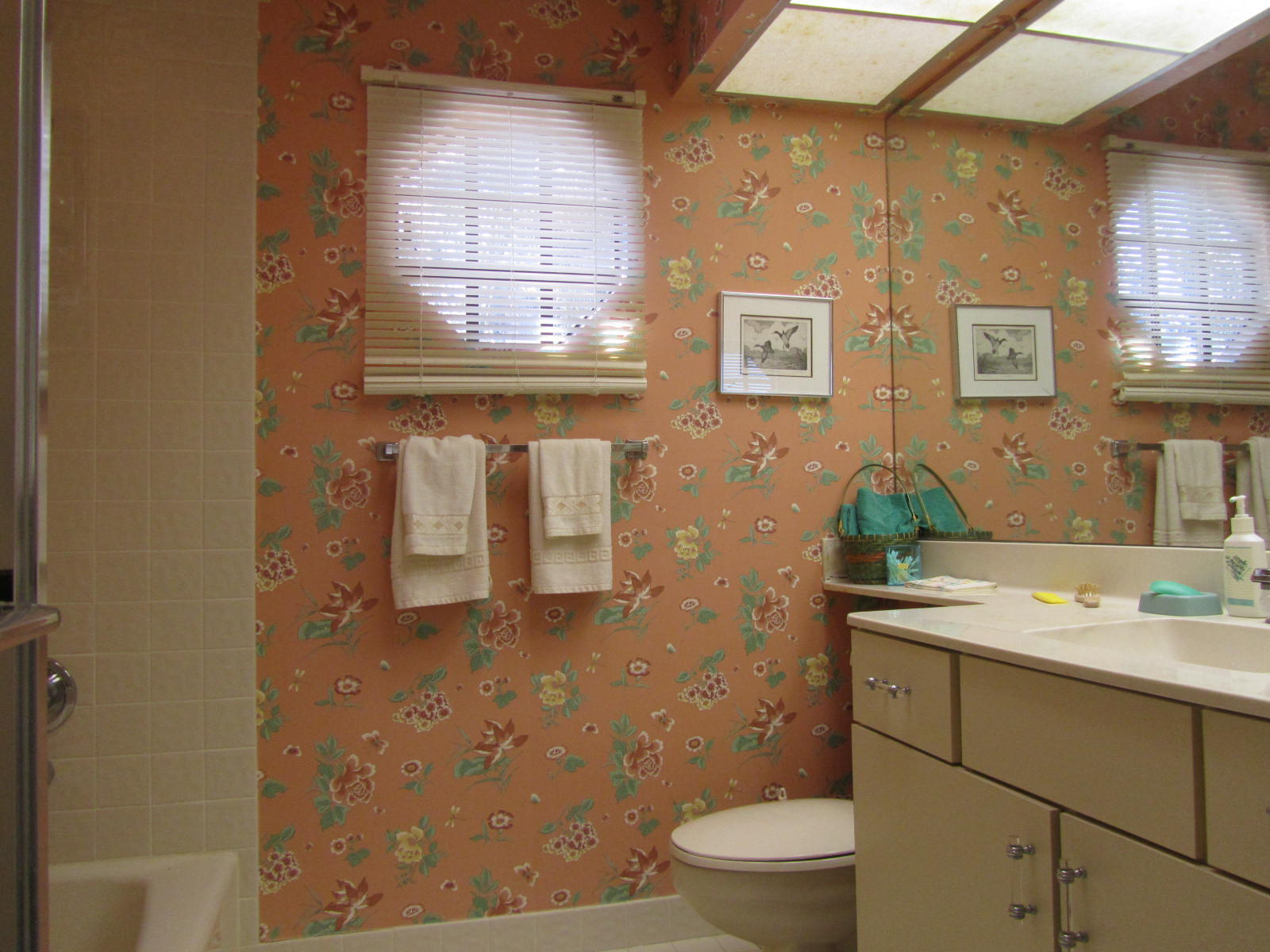 22680 Caravelle Circle Boca Raton, FL 33433 - Photo 21 of 27 Upstairs bathroom