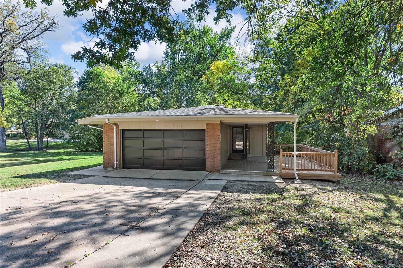48 Green Acres Road St. Louis, MO 63137 - Photo 4 of 30