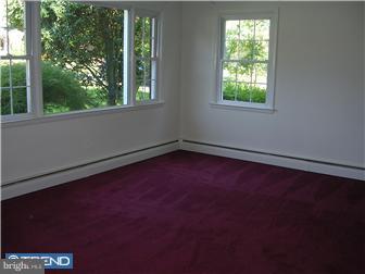 97 Duncan Lane Springfield, PA 19064 - Photo 5 of 12 Living Room