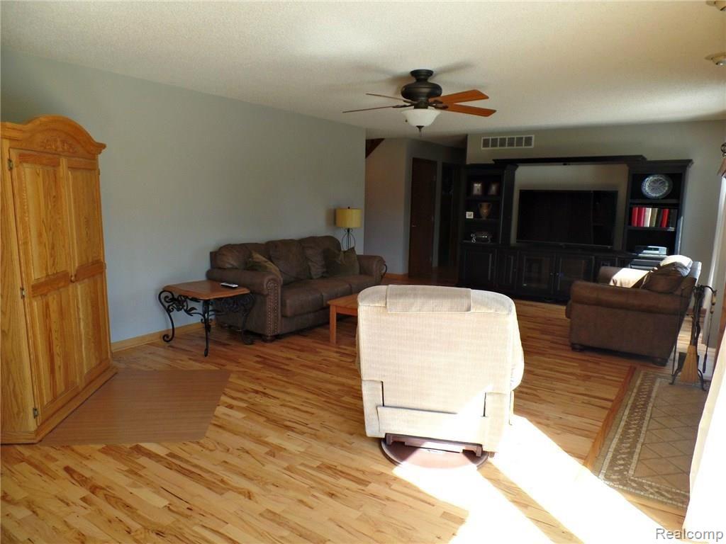 6311 Dutch Road Goodrich, MI 48438 - Photo 11 of 45 SAM_2350.JPG