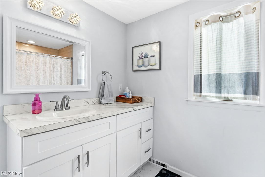 1429 Sunset Road Cleveland, OH 44124 - Photo 21 of 29