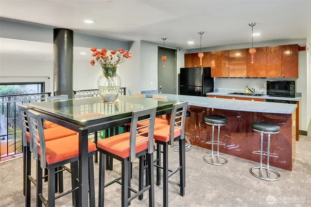 a view of parking area