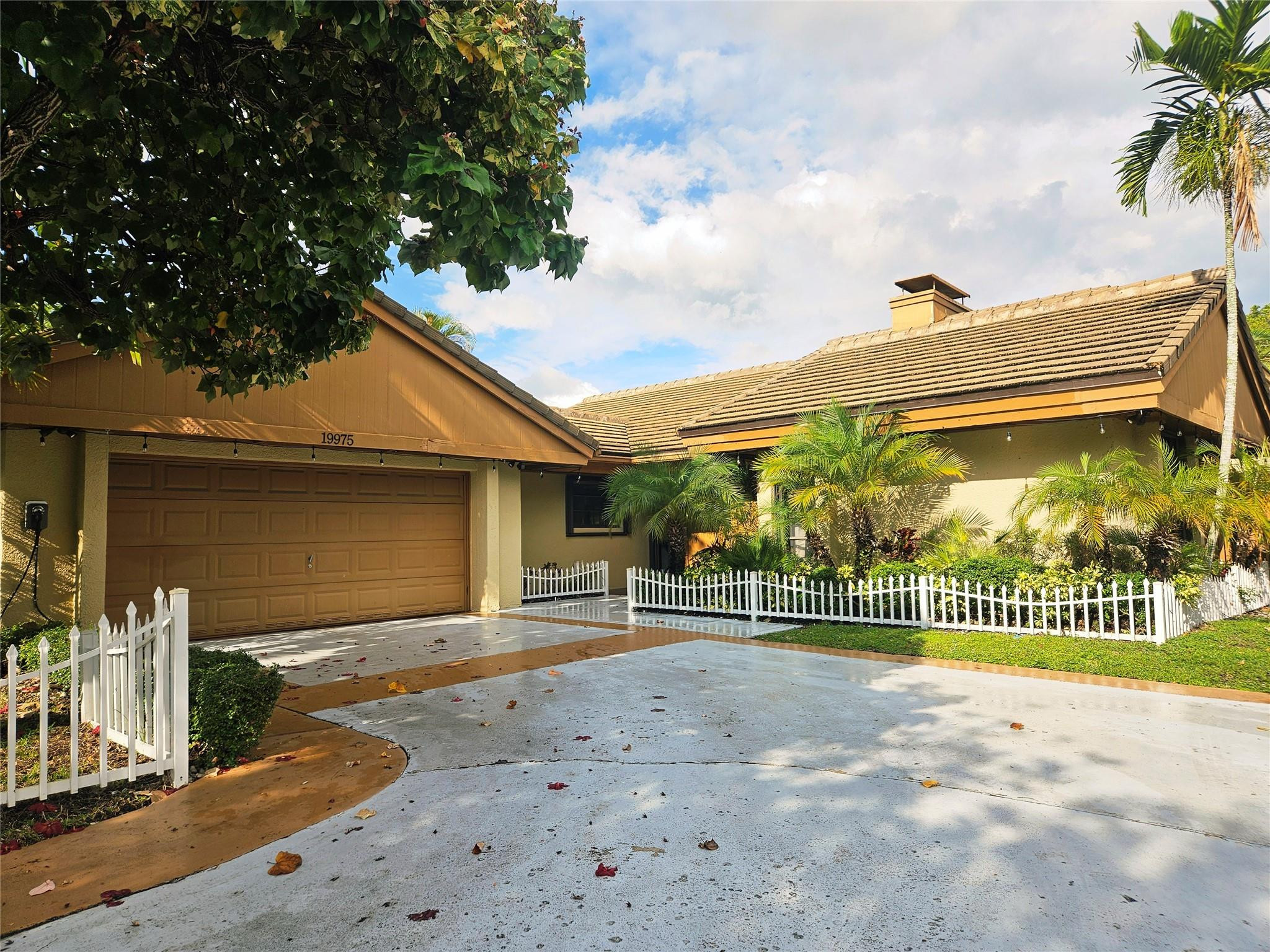 19975 Northeast 10th Place Miami, FL 33179 - Photo 3 of 34 Photo 3