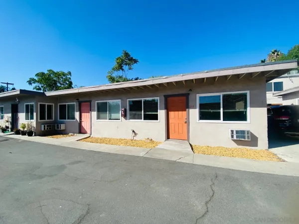$1,700 | 297 South Mollison Avenue, El Cajon, CA 92020