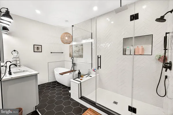 $4,950 | 910 Featherstone Street, Gaithersburg, MD 20878