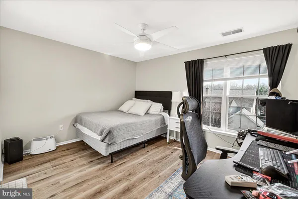 $4,950 | 910 Featherstone Street, Gaithersburg, MD 20878