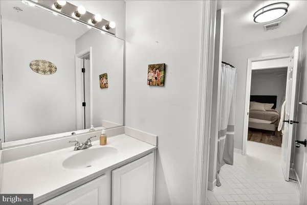 $4,950 | 910 Featherstone Street, Gaithersburg, MD 20878