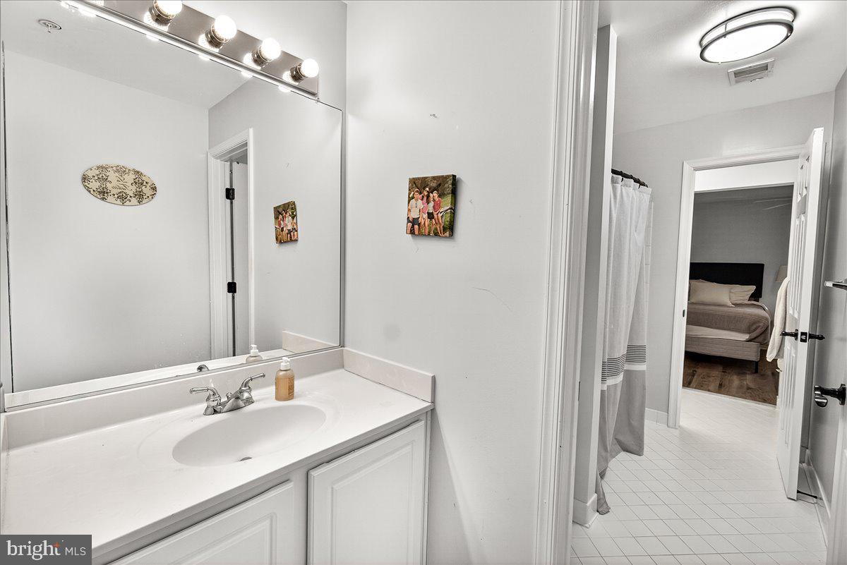 910 Featherstone Street Gaithersburg, MD 20878 - Photo 25 of 34