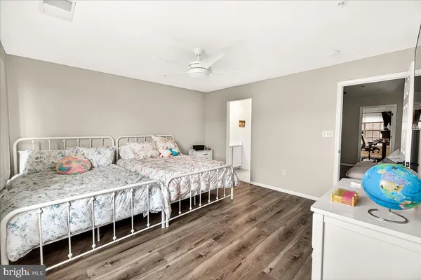 $4,950 | 910 Featherstone Street, Gaithersburg, MD 20878