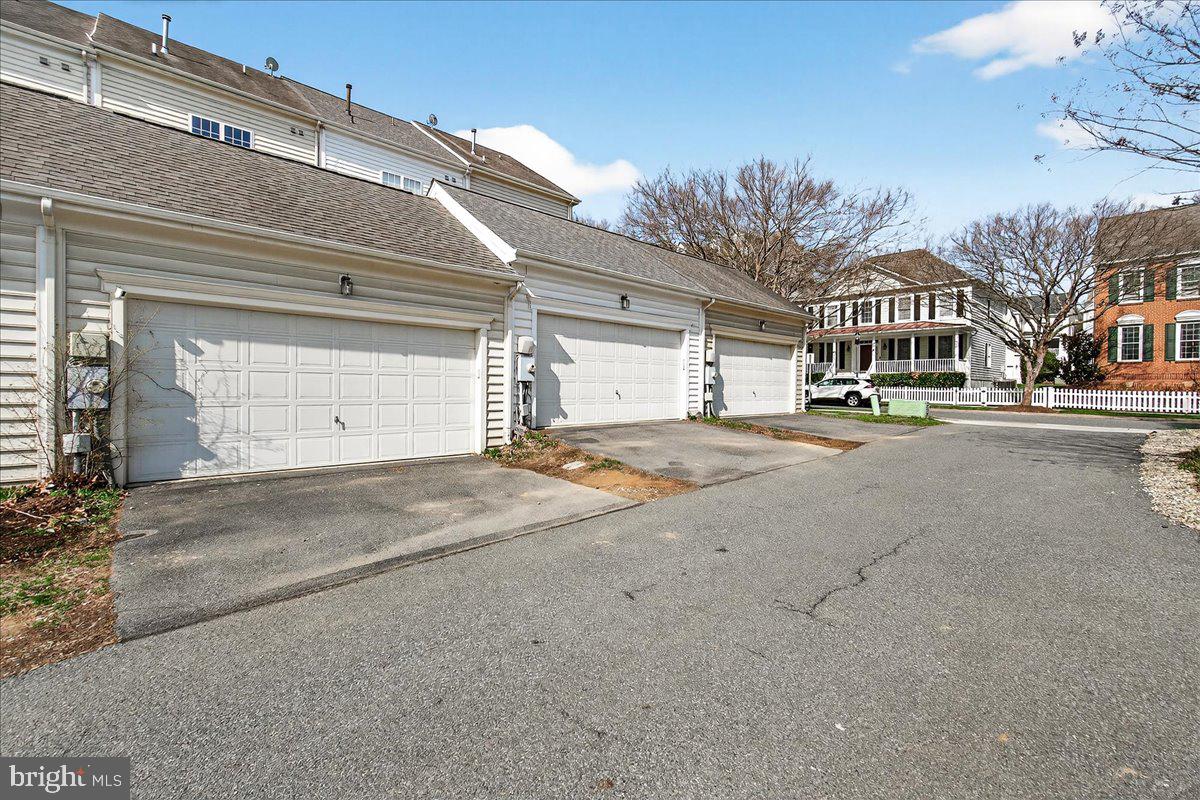 910 Featherstone Street Gaithersburg, MD 20878 - Photo 33 of 34