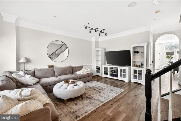 $4,950 | 910 Featherstone Street, Gaithersburg, MD 20878